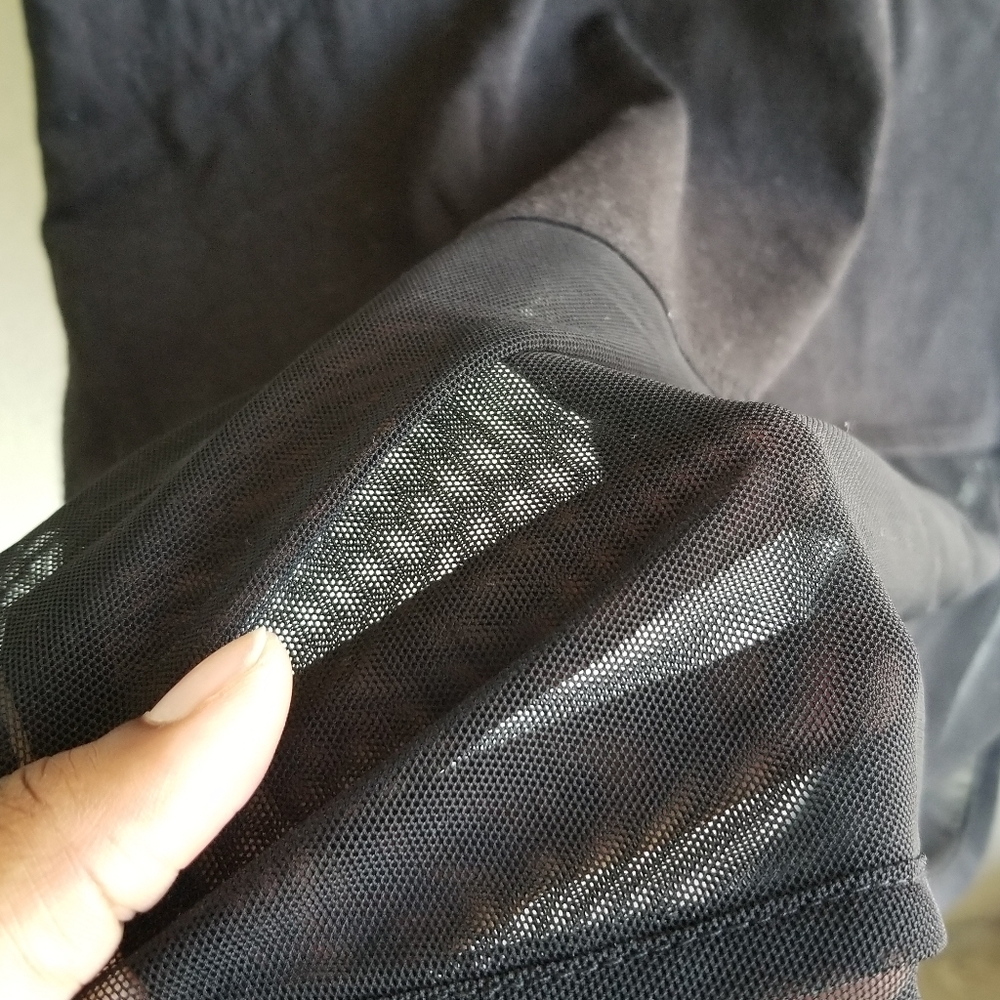 Ardene| Black Short Sleeve Shirt with Mesh - Picture 4 of 9
